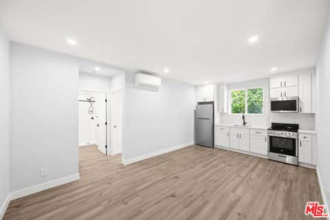 Photo of 1560 1 S Genesee Avenue, Los Angeles, CA 90019 (MLS # 26852617)