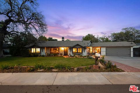 Photo of 24316 Arcadia Street, Newhall, CA 91321 (MLS # 26655835)