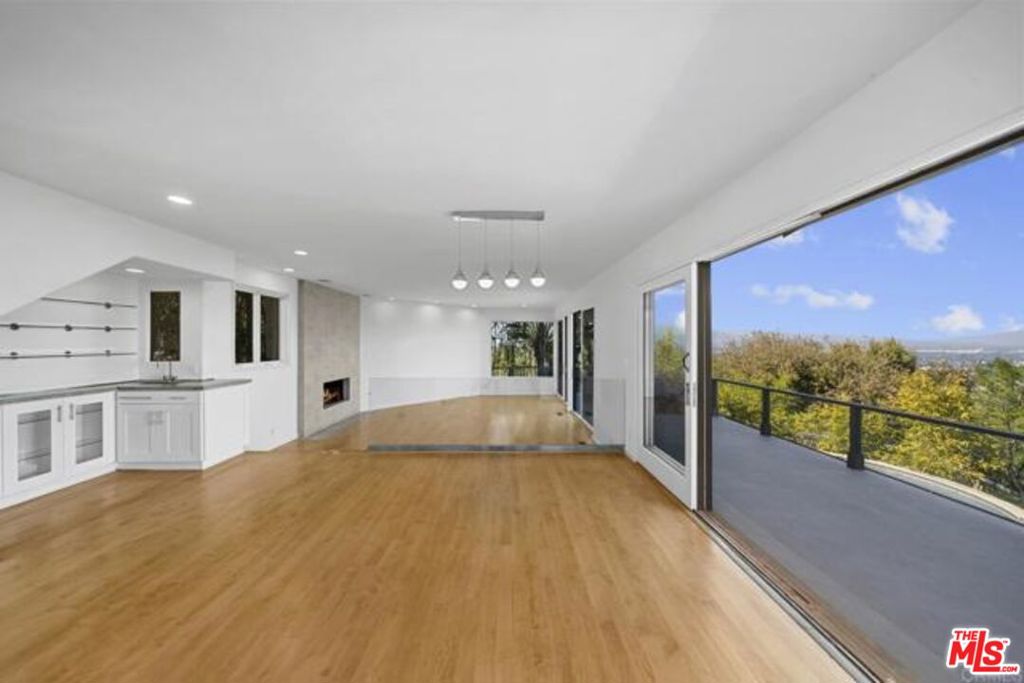 15263 Mulholland Drive
