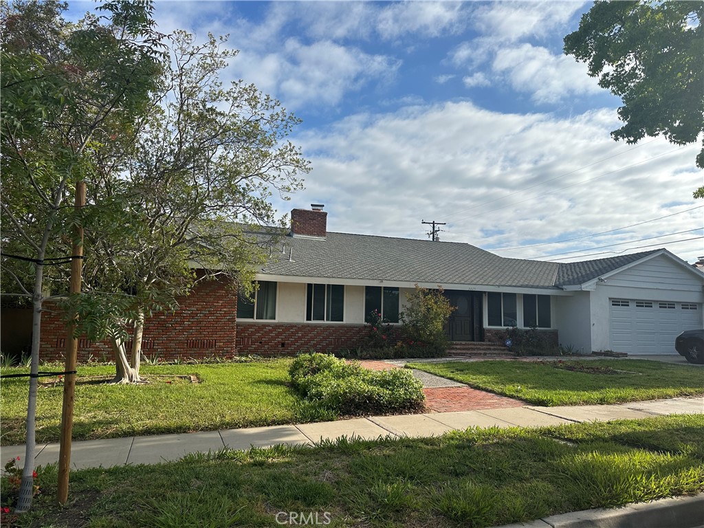 3025 E Hillcrest Avenue