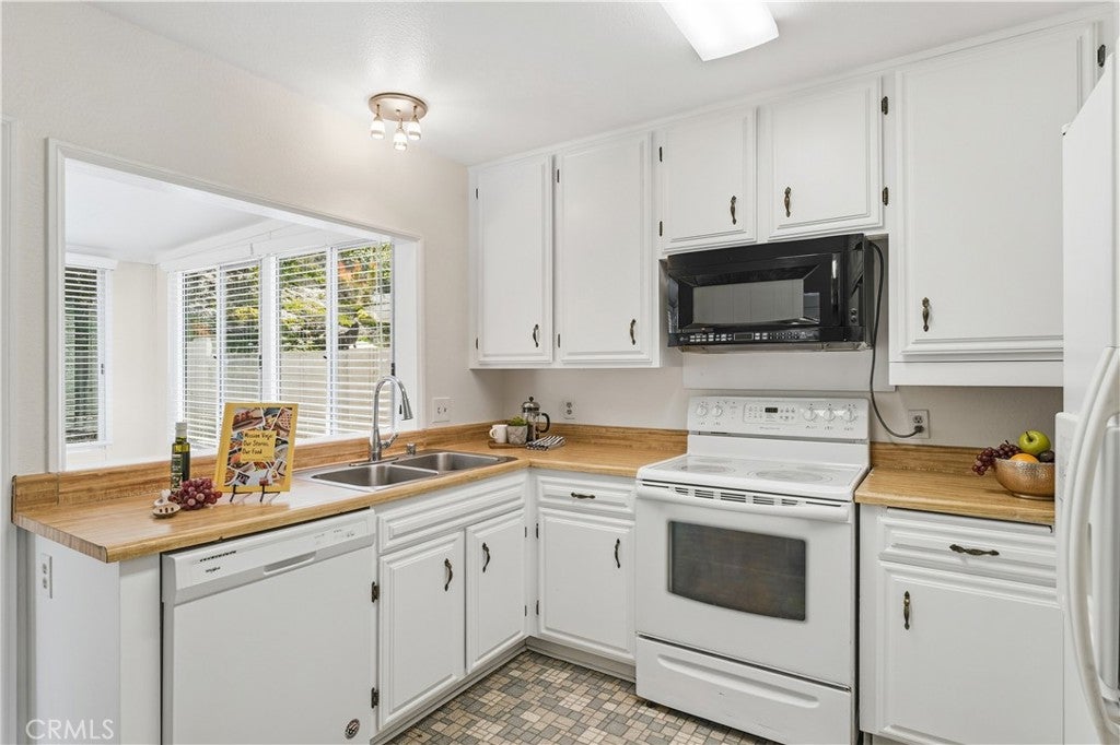 22692 Via Santa Maria, Mission Viejo CA 92691 - Photo 10