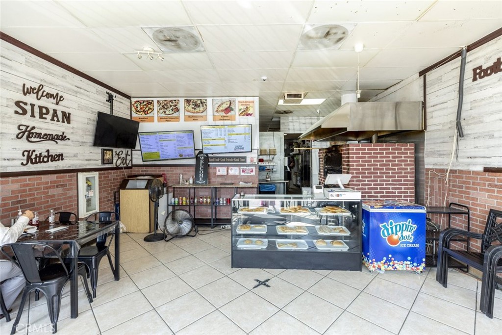 1250 W Glenoaks Boulevard