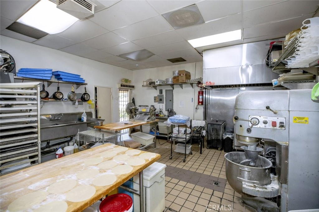 1250 W Glenoaks Boulevard