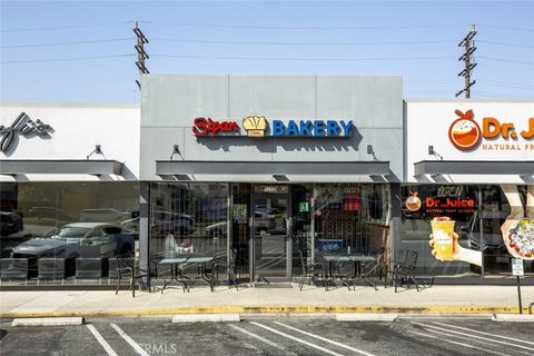 Photo of 1250 W Glenoaks Boulevard, Glendale, CA 91201 (MLS # SR26051551)