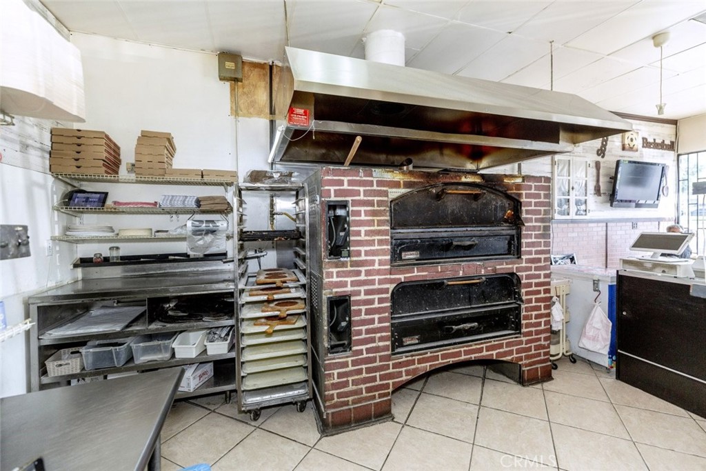 1250 W Glenoaks Boulevard
