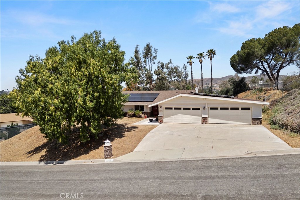 7795 Lakeside Drive