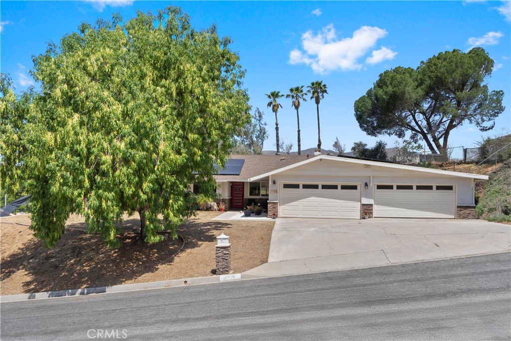 7795 Lakeside Drive