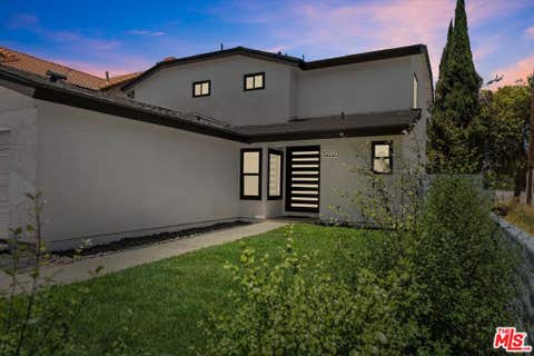 Photo of 19701 Blythe Street, Los Angeles, CA 91306 (MLS # 26872325)