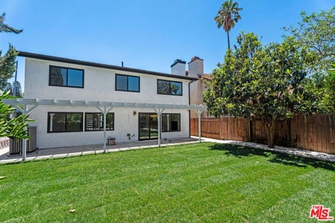 Photo of 19701 Blythe Street, Los Angeles, CA 91306 (MLS # 26872325)