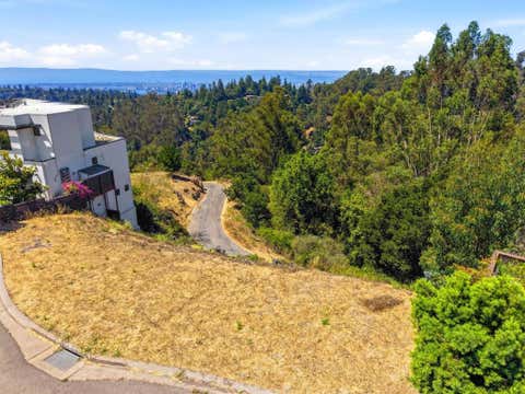 Photo of 21 Jewel Court, Oakland, CA 94611 (MLS # ML82058415)