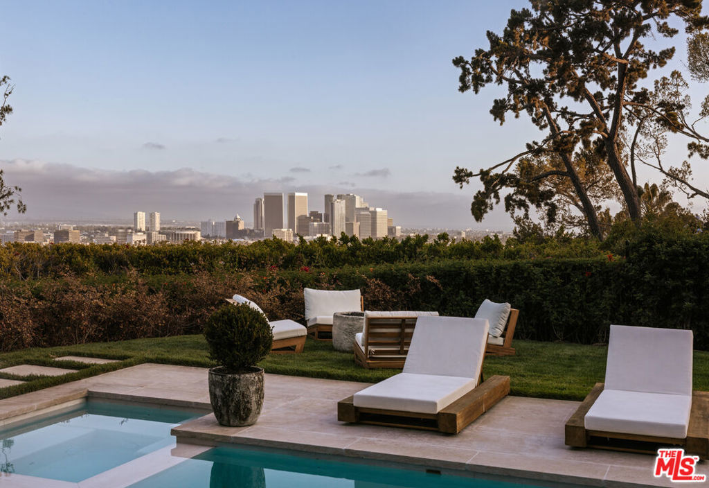 1122 La Altura Road