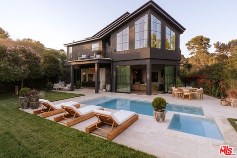 Photo of 1122 La Altura Road, Beverly Hills, CA 90210 (MLS # 26852491)