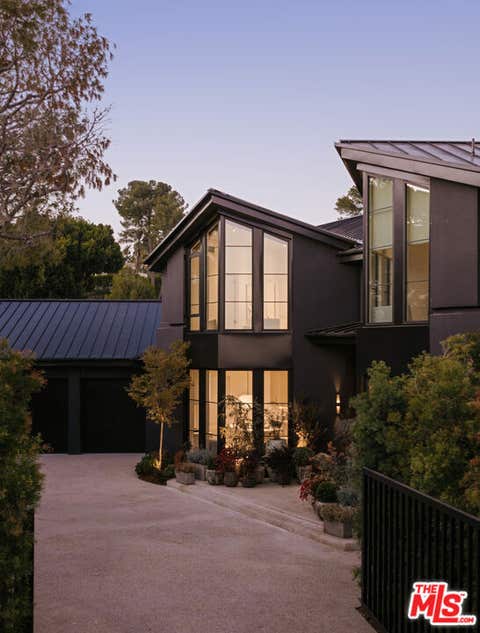 Photo of 1122 La Altura Road, Beverly Hills, CA 90210 (MLS # 26852491)