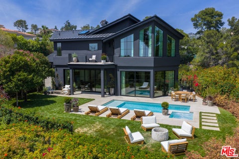 Photo of 1122 La Altura Road, Beverly Hills, CA 90210 (MLS # 26852491)