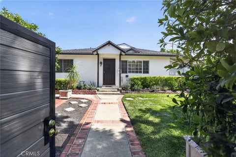 Photo of 7502 Farmdale Avenue, North Hollywood, CA 91605 (MLS # GD26211142)