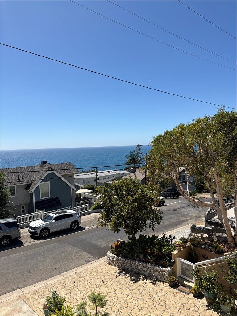 2430 Glenneyre