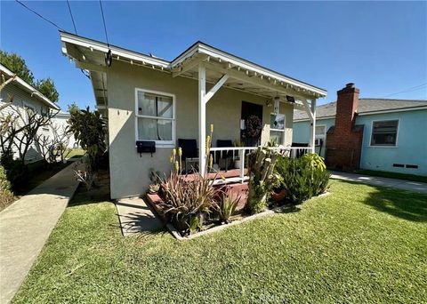 Photo of 3927 Flower Dr, Los Angeles, CA 90037 (MLS # OC26087358)