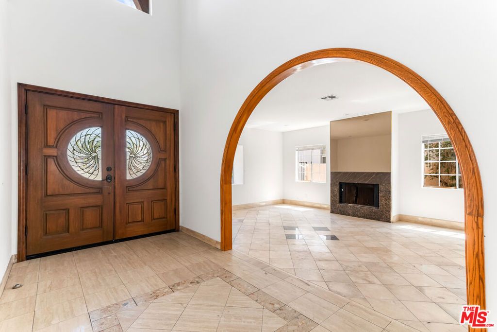 Photo of 2207 Veteran Avenue, Los Angeles, CA 90064 (MLS # 25587745)