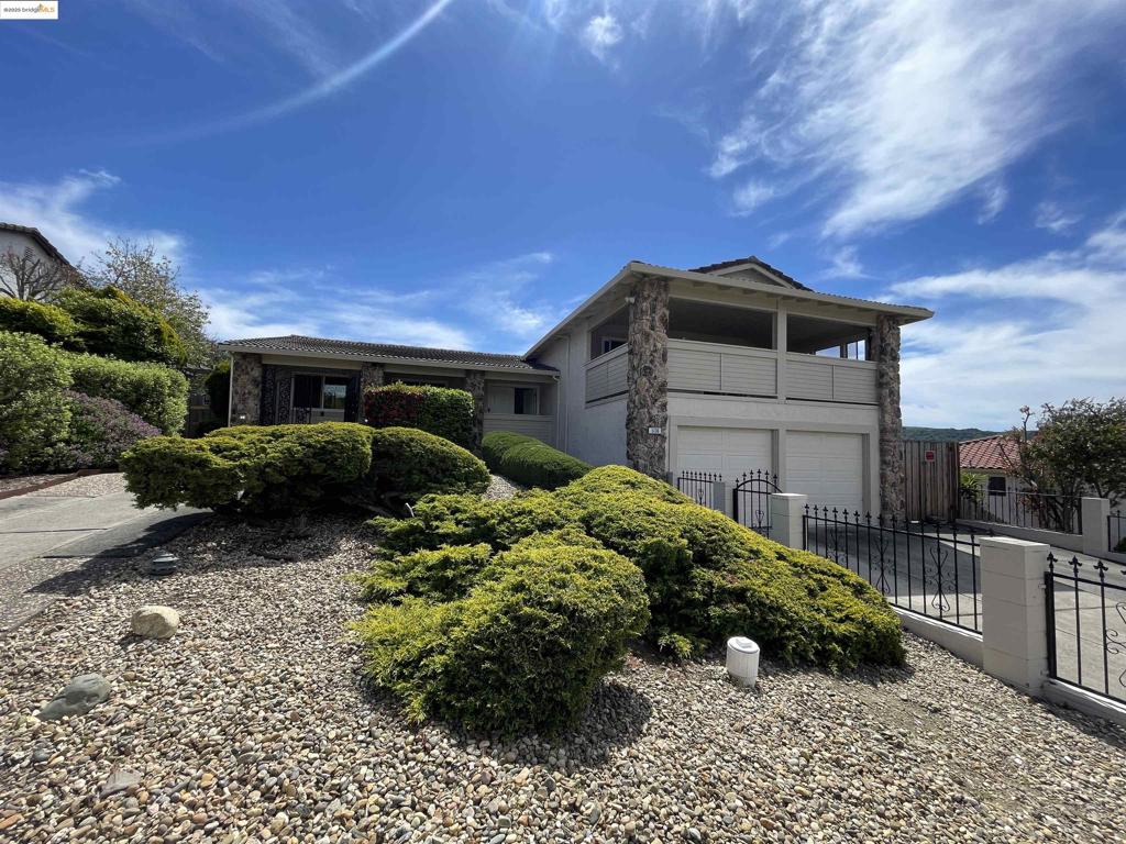 Properties 2 5136 Rain Cloud Dr