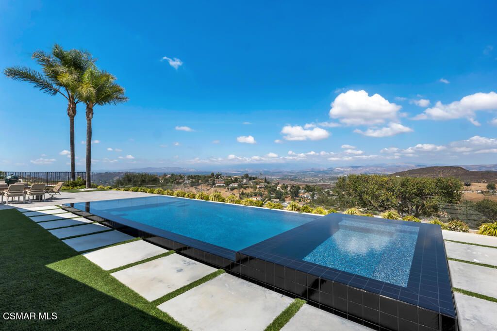 Photo of 4066 Calle Del Sol, Thousand Oaks, CA 91360 (MLS # 225005130)