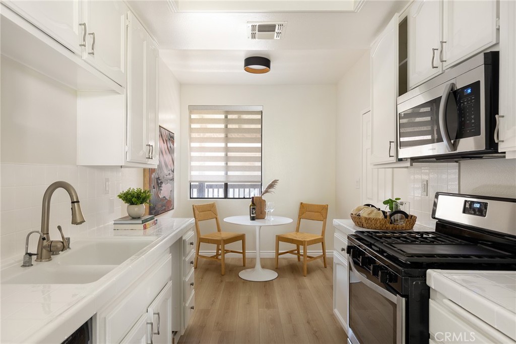 Properties 3 330 Cordova Street 322