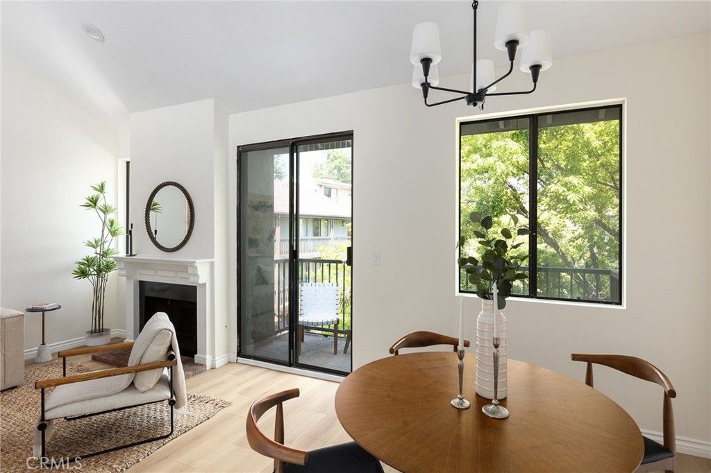 listing image 130723684785888066883