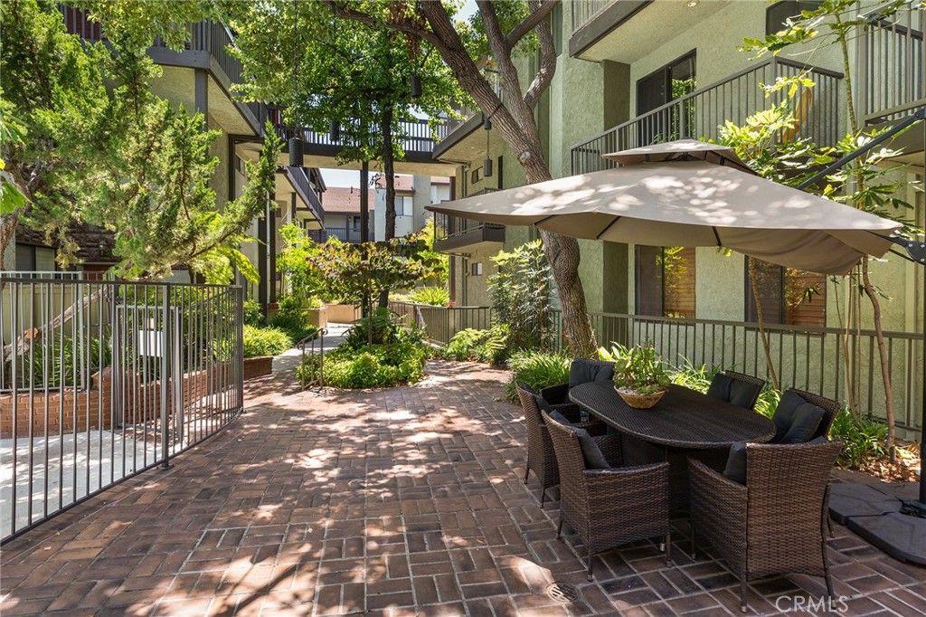 listing image 130725870290607245081