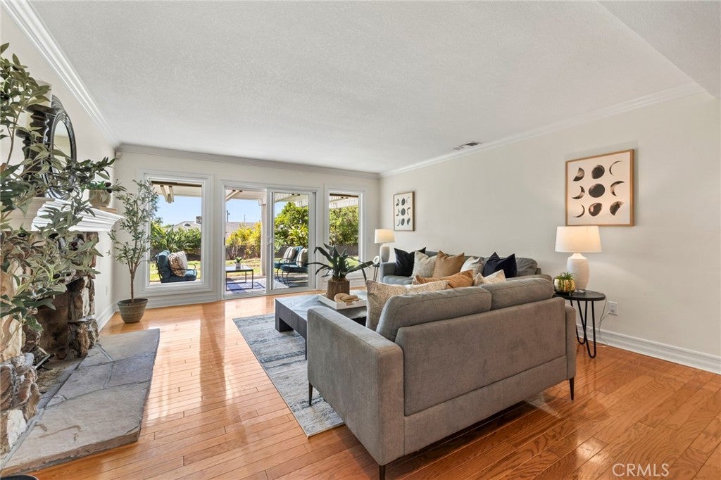 956 W 14th Street