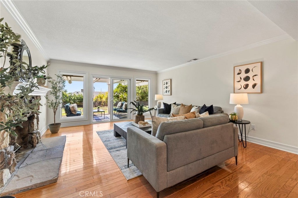 956 W 14th Street