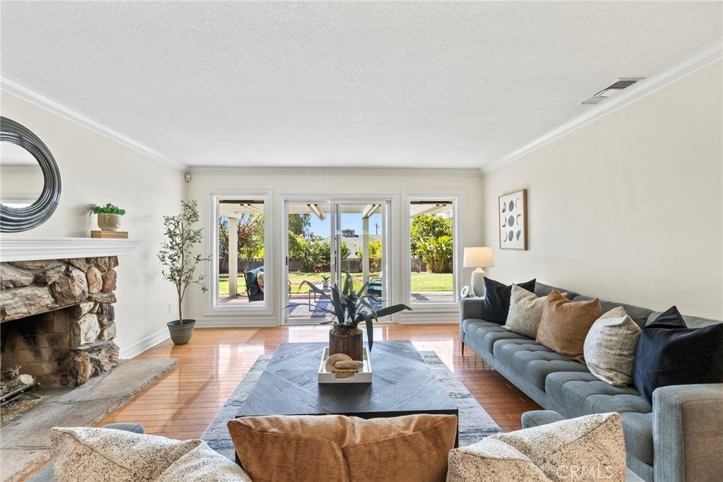956 W 14th Street