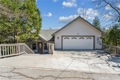 Photo of 27487 North Bay Rd, Lake Arrowhead, CA 92352 (MLS # IG26056198)