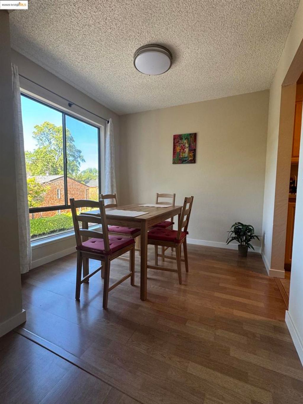 listing image 130722637067678743431
