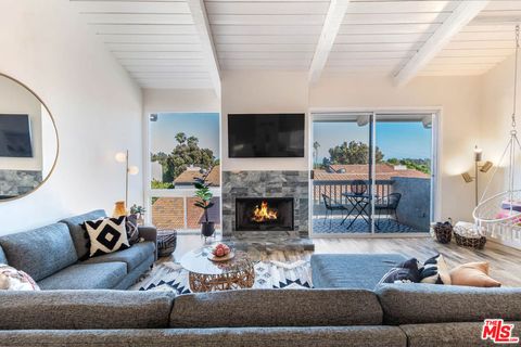 Photo of 28374 Rey De Copas Lane, Malibu, CA 90265 (MLS # 26669849)