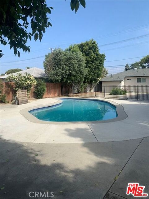 Photo of 17902 Saticoy Street, Reseda, CA 91335 (MLS # 26661511)