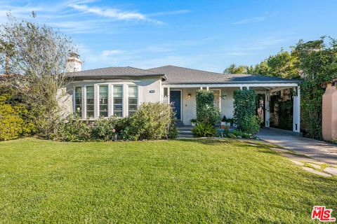 Photo of 1910 S Bedford Street, Los Angeles, CA 90034 (MLS # 26639939)