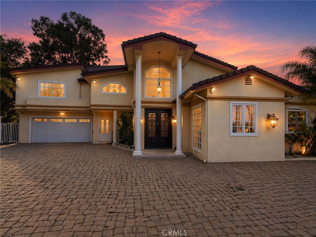 Photo of 4615 White Oak, Encino, CA 91316 (MLS # SR26082736)