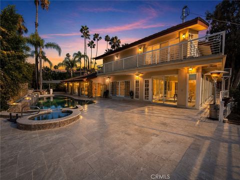 Photo of 4615 White Oak, Encino, CA 91316 (MLS # SR26082736)