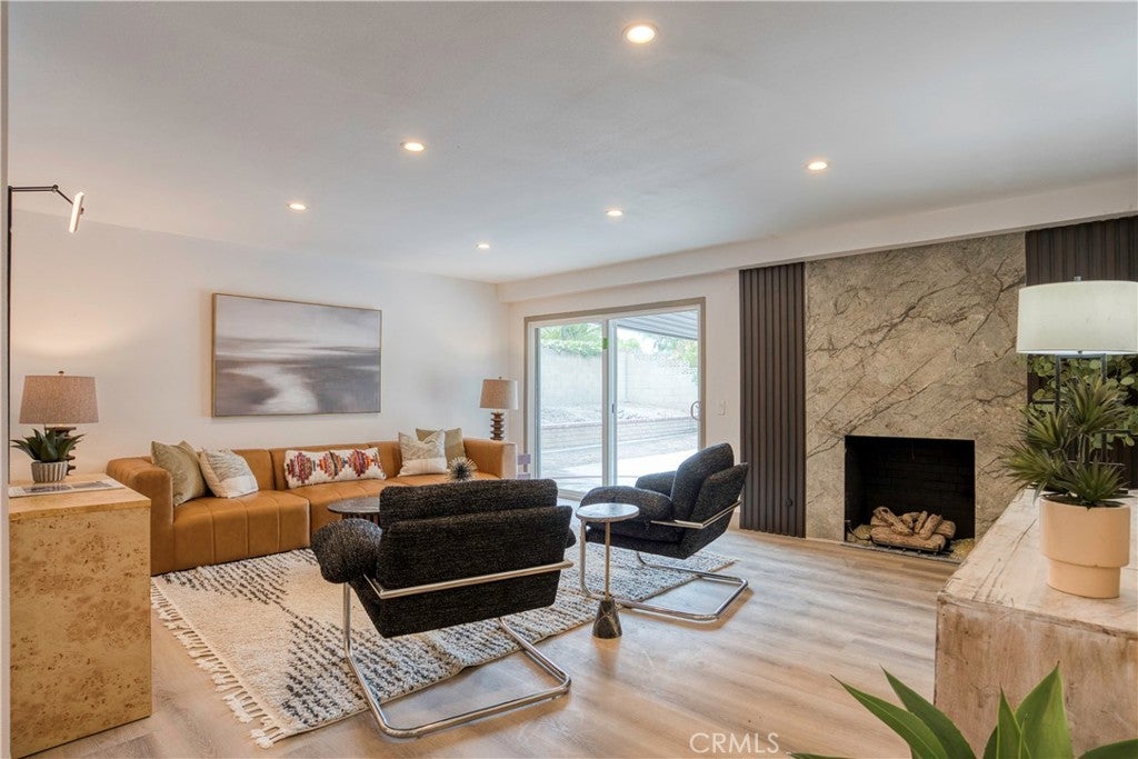 25112 Northrup