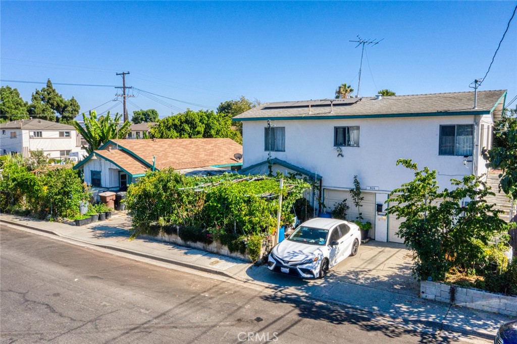 Welcome to 906 Easton Street, Placentia – a rare investment opportunity! This well-maintained triplex is perfect for investors or an owner-occupant looking to generate rental income in one of North Orange County’s most desirable rental markets. The property features two separate building: one single unit is 1047 Walgreen St, Placentia CA 92870 approx. 1,025sf. A duplex is 906-908 Easton St, Placentia CA 92870 approx. 1,812sf 2 stories ( upstairs 2beds/1baths - down stair 1 bed/1bath is owner occupied.
Additional highlights include ample parking for residents and guests, on-site laundry facilities, and private outdoor areas that enhance the livability of each unit. The property is ideally situated near Cal State Fullerton, award-winning Placentia-Yorba Linda schools, parks, shopping, dining, and provides easy access to the 57 and 91 freeways, making it highly attractive to potential renters.
With strong rental demand in the area, this triplex provides excellent cash flow potential and long-term appreciation. Whether you’re looking to expand your portfolio or live in one unit while collecting rental income from the others, 906 Easton Street is a unique opportunity you don’t want to miss!