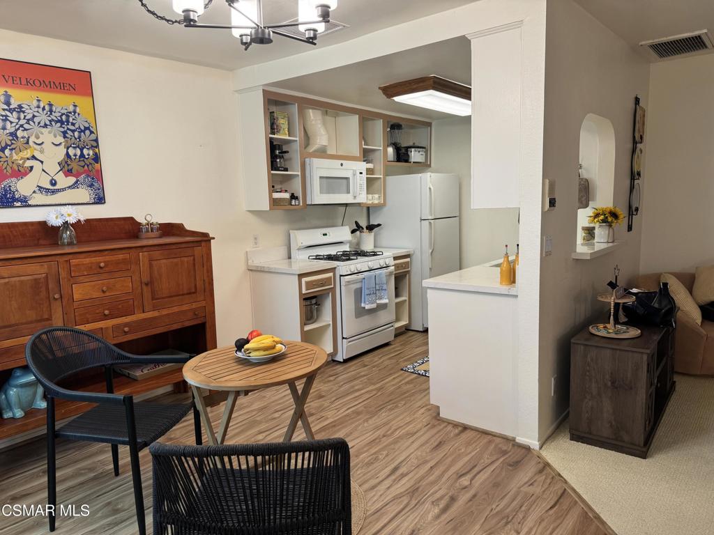 Agoura Country Townhomes-838 - 838 - Residential