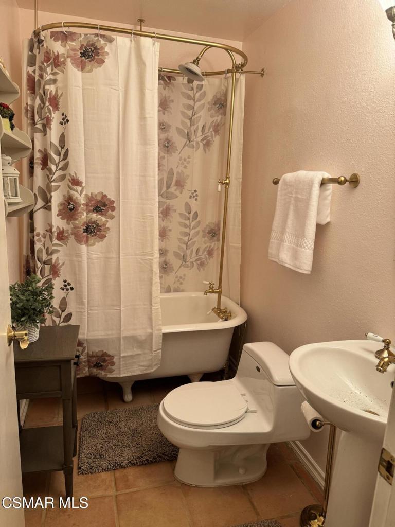 Agoura Country Townhomes-838 - 838 - Residential