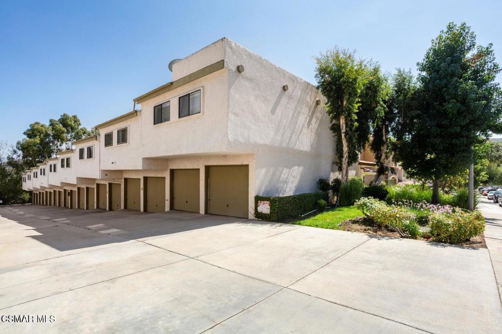 Agoura Country Townhomes-838 - 838 - Residential
