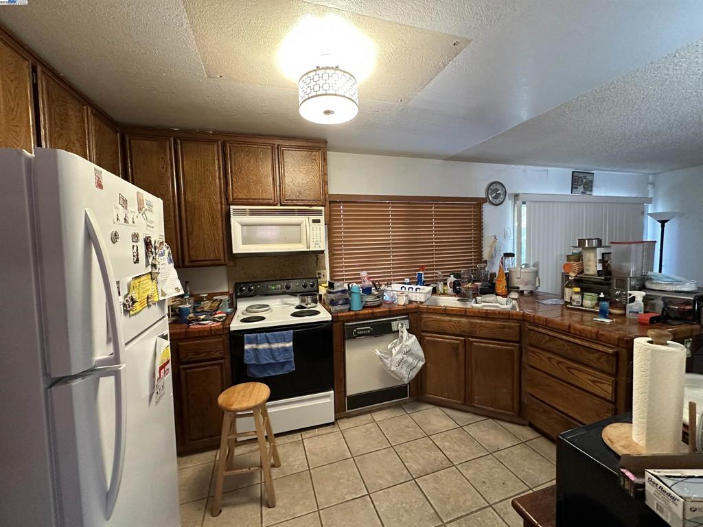 BAY POINTE - Residential