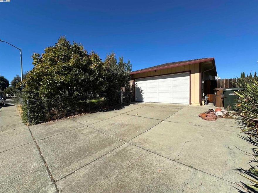 Property Description — 1988 Calaveras Dr, Pittsburg, CA 94565 | $549,000 Opportunity knocks in Pittsburg! Priced to sell at $549,000, this value-add residence offers a solid canvas for repairs and upgrades—perfect for investors, savvy buyers, or anyone looking to build instant equity. The home is part of both a traditional listing and the Xome Auction platform, providing flexible paths to purchase. Enjoy a convenient location with easy access to major commute routes, regional transit, shopping, dining, and local parks. Bring your vision, roll up your sleeves, and make this property your next success story.  Auction + Traditional Sale Notes  Available via traditional sale and on Xome Auction (check Xome for dates, terms, and registration). Pre-auction offers may be considered; timing and terms subject to seller preference. Property sold as-is; buyers to verify all information, condition, and any permits. Highlights  Price: $549,000 — priced to sell Condition: Needs repairs and updating; excellent equity potential Flexibility: Traditional listing + Xome Auction exposure Location: Near commute routes, transit, shopping, and parks (buyer to verify proximity) Disclaimers  Property sold as-is; seller may make no repairs or credits. All information deemed reliable but not guaranteed; bu