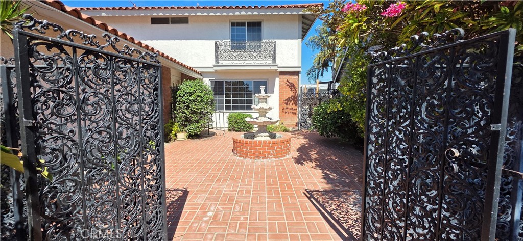 5201 La Luna Drive