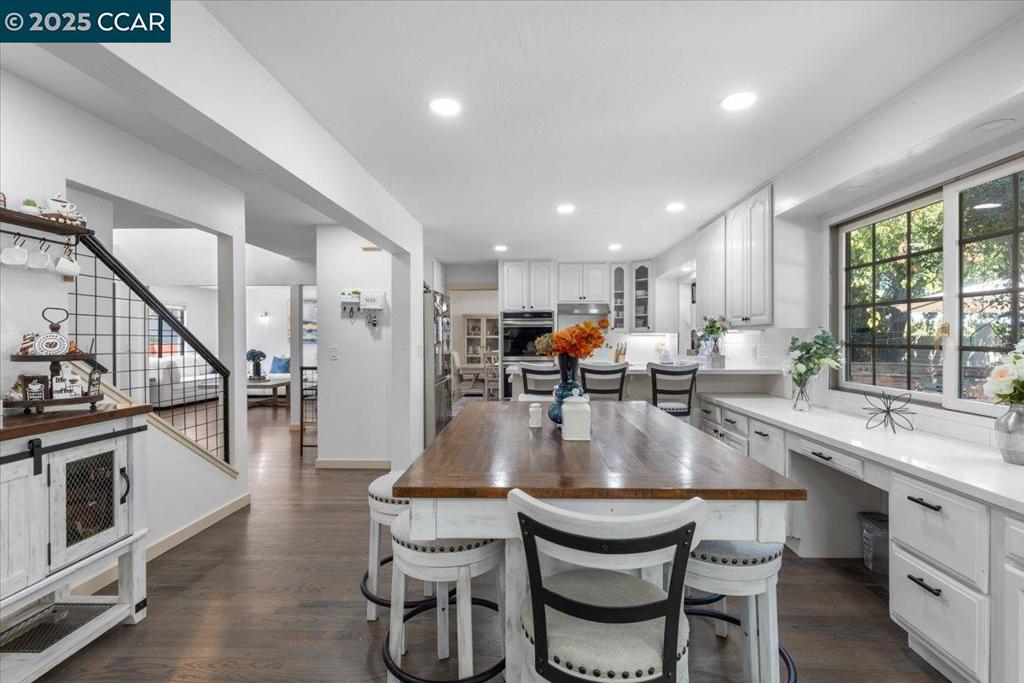 PINE HOLLOW EST. - Residential
