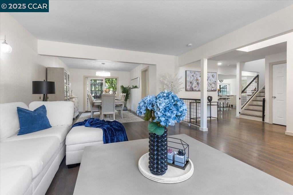 PINE HOLLOW EST. - Residential