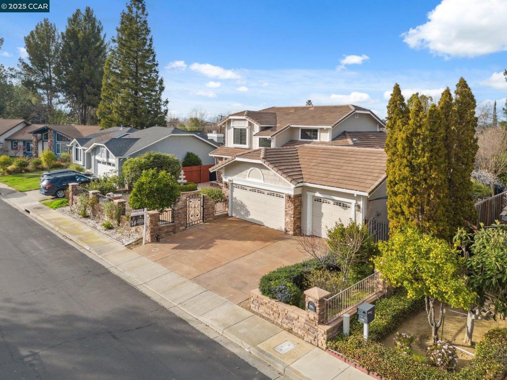 PINE HOLLOW EST. - Residential