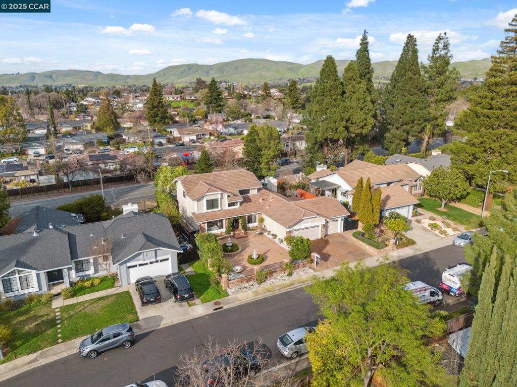 PINE HOLLOW EST. - Residential