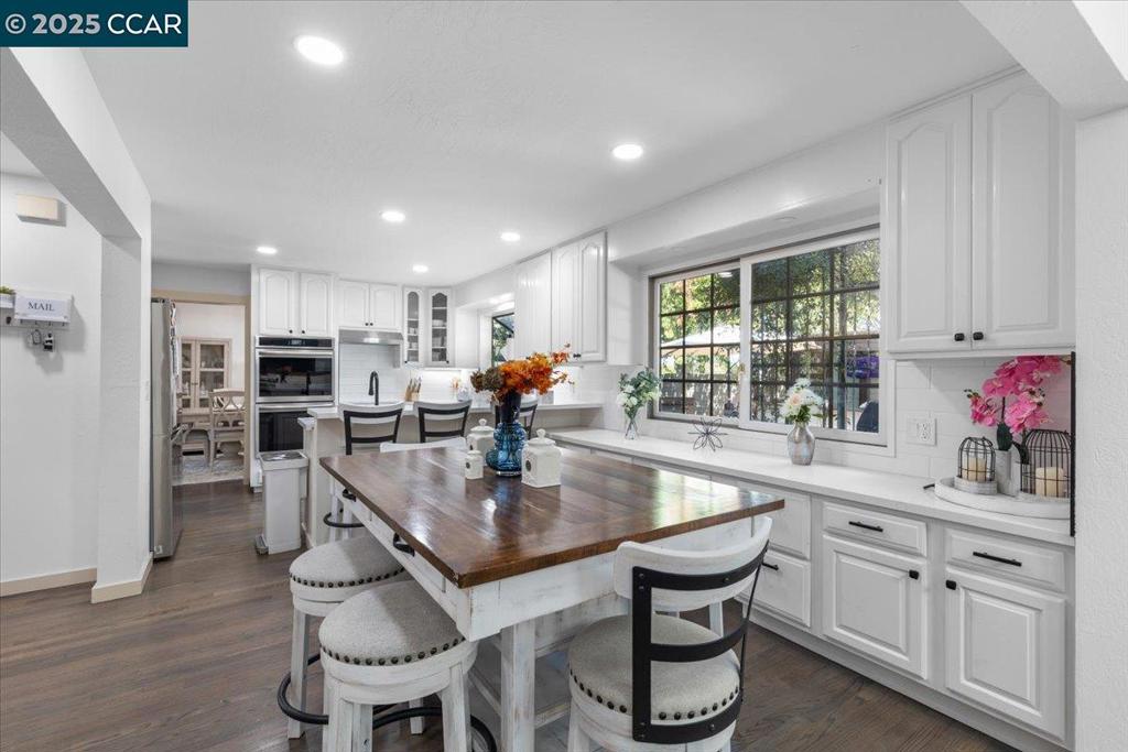 PINE HOLLOW EST. - Residential